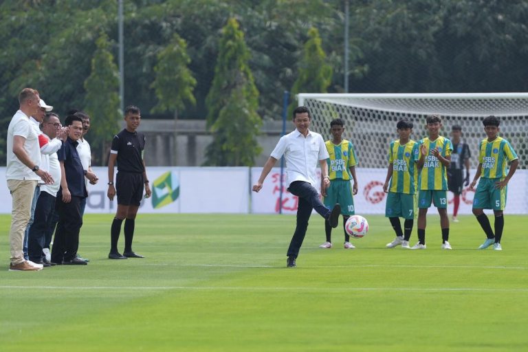 7580kick-off-turnamen-nusantara-open-2025-wamenpora-taufik-ajang-tepat-untuk-pembinaan-sepak-bola
