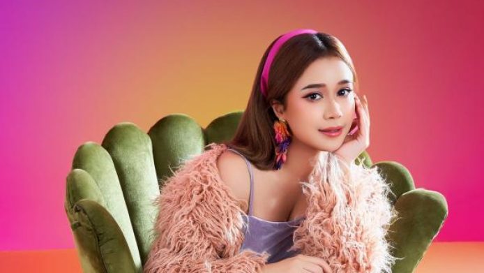 2ae03_brisia-jodie