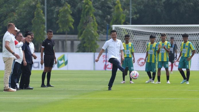 7580kick-off-turnamen-nusantara-open-2025-wamenpora-taufik-ajang-tepat-untuk-pembinaan-sepak-bola